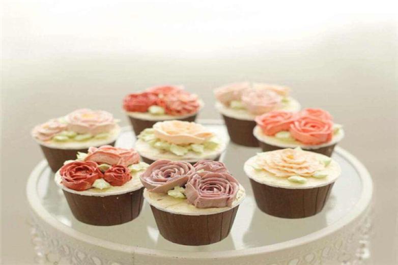 韩式裱花杯子蛋糕